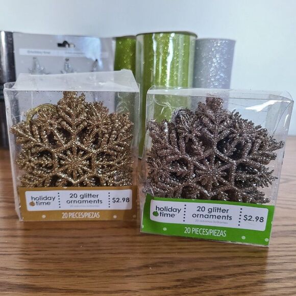 Christmas Crafts Lot - Includes Tulle, Ribbon, and Bulk Ornaments For Crafting - Picture 15 of 16